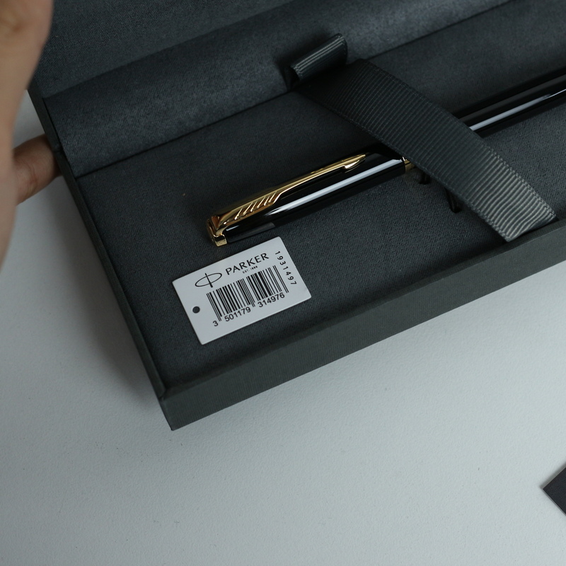 Bút Bi Parker Sonnet Black Lacquer GT Ballpoint Pen 1931497