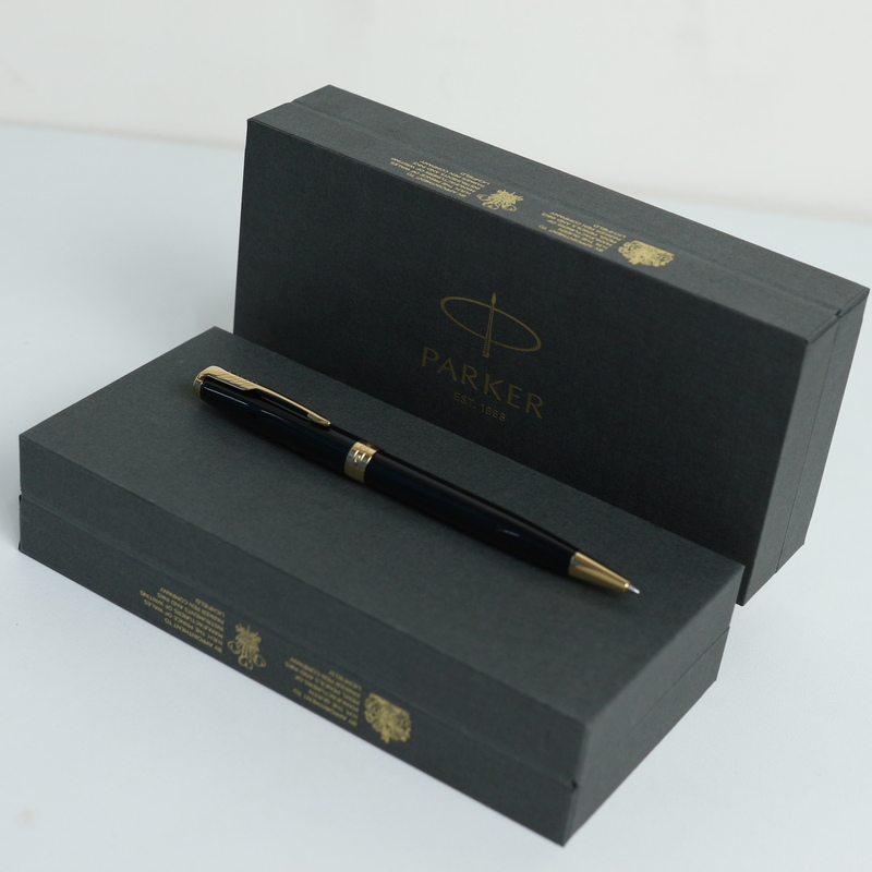 Bút Bi Parker Sonnet Black Lacquer GT Ballpoint Pen 1931497