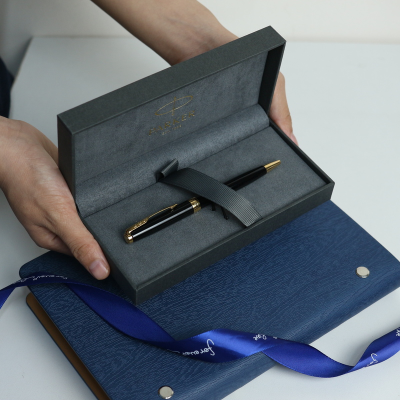 Bút Bi Parker Sonnet Black Lacquer GT Ballpoint Pen 1931497