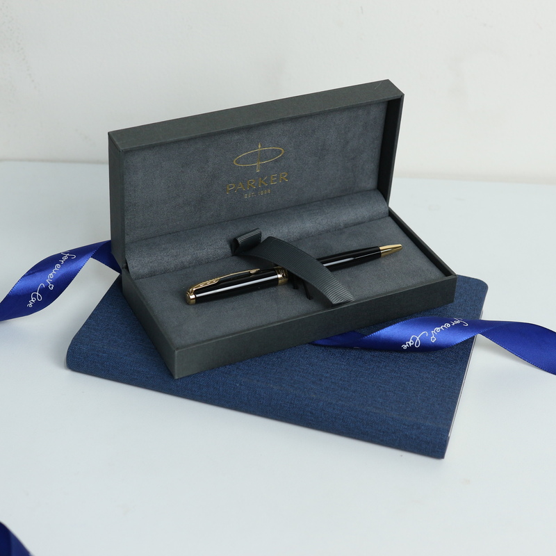 Bút Bi Parker Sonnet Black Lacquer GT Ballpoint Pen 1931497