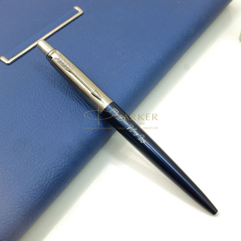 Nên khắc gì lên bút ký làm quà tặng? Gợi ý 20+ ý tưởng hay cho từng dịp - Butparker.com.vn 