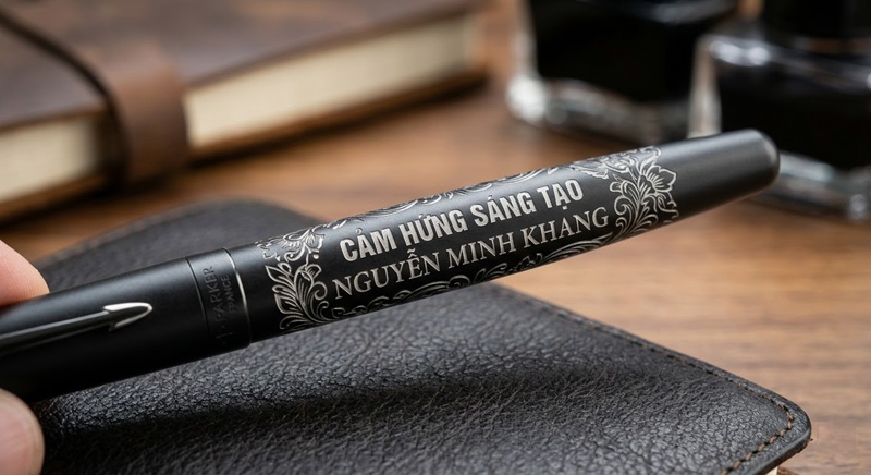 Top Bút Parker Khắc Tên Bán Chạy Nhất Thị Trường Việt Nam 2 bút Parker khắc tên bằng công nghệ laser mang lại độ tinh xảo và sắc nét tuyệt đối, không phai mờ theo thời gian