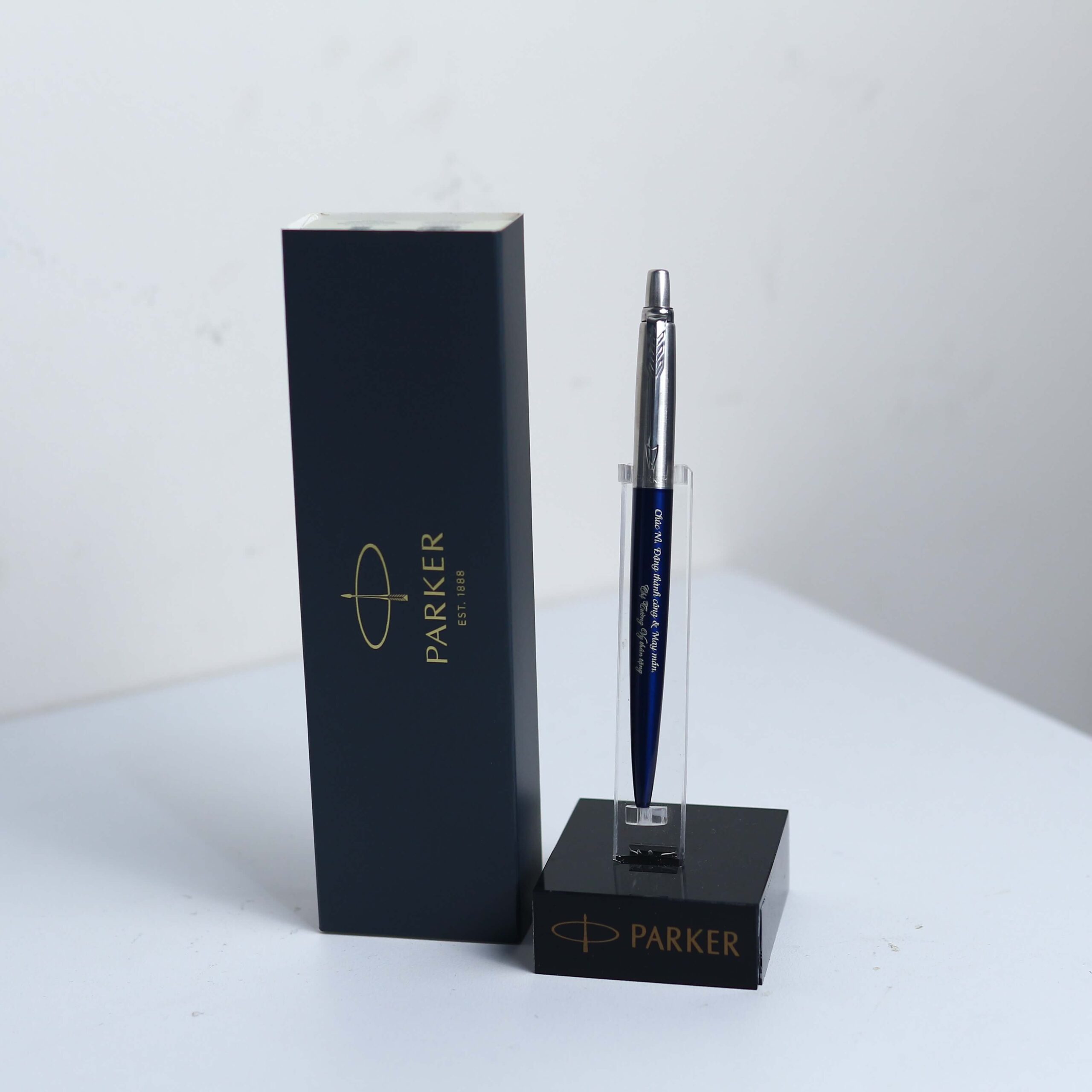 Thân bút dễ dàng khắc laser tên hoặc logo doanh nghiệp làm quà tặng cao cấp