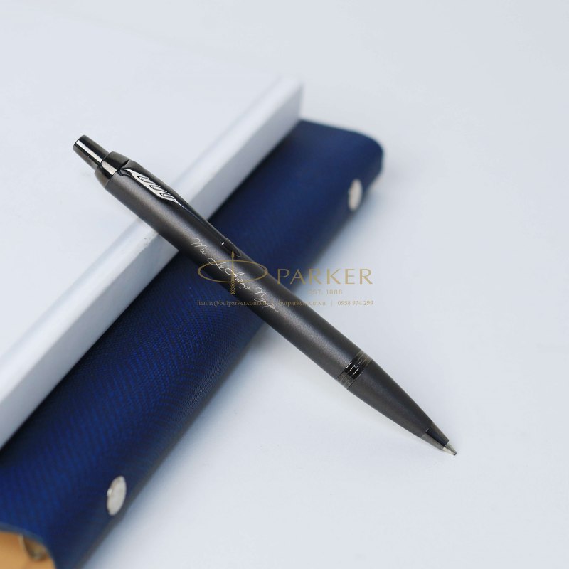 Bút bi của thương hiệu Parker ra đời năm 1954