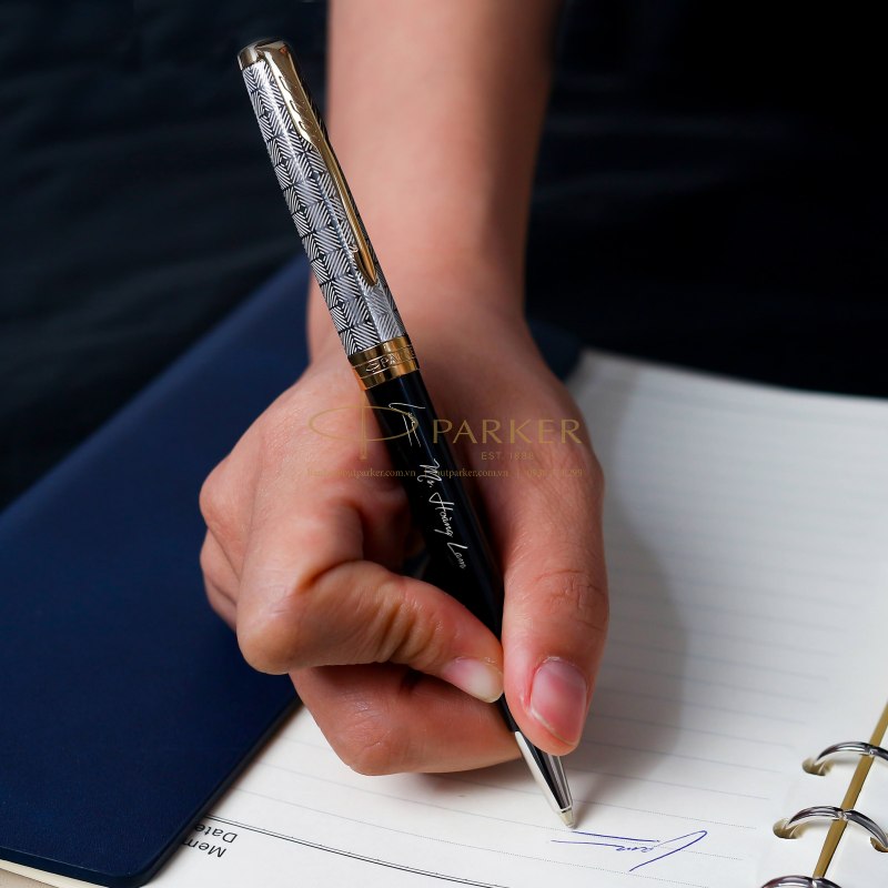 Parker Sonnet là dòng bút bi cao cấp dành tặng cho lãnh đạo, doanh nhân hoặc đối tác 