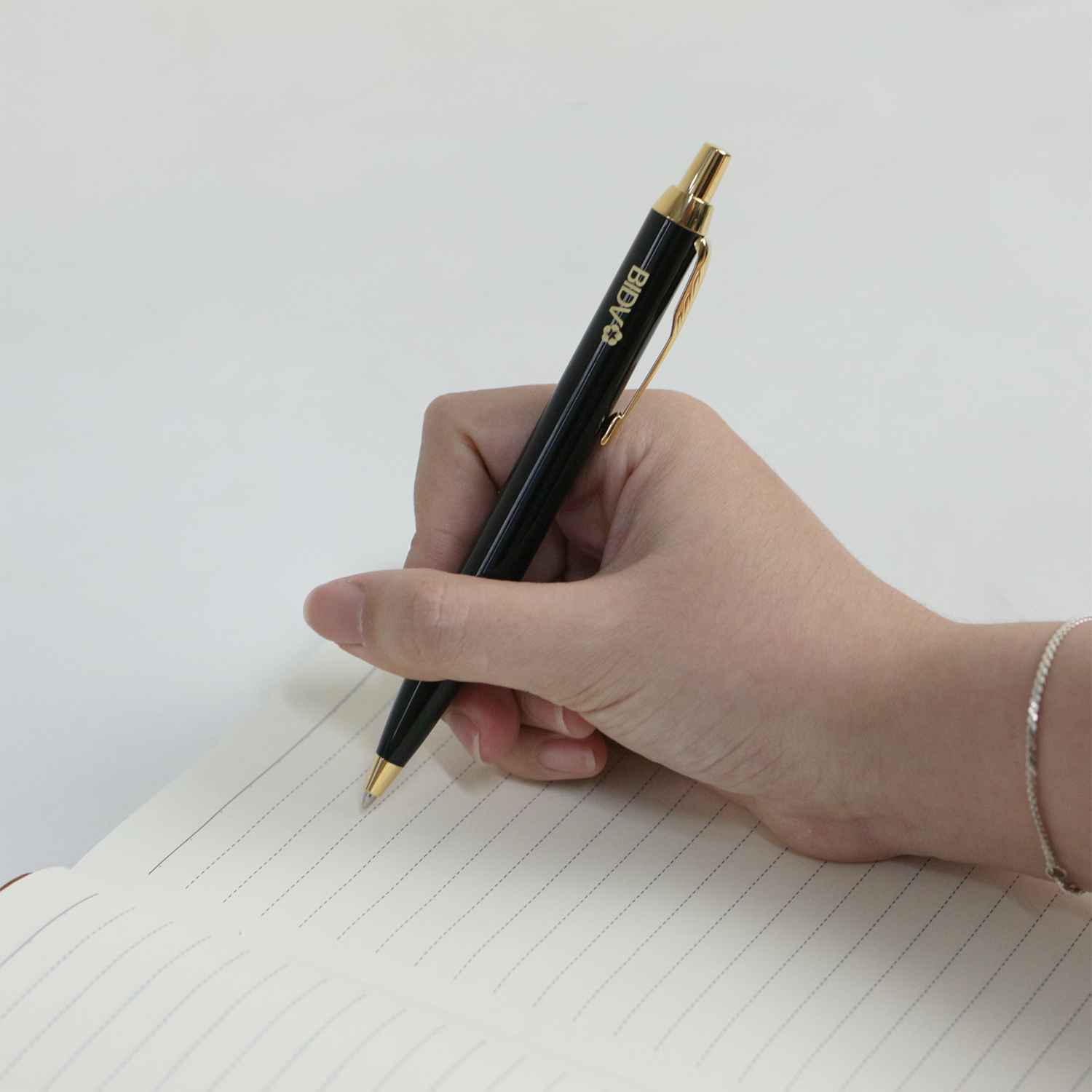 Trải nghiệm viết bút ổn định, mượt mà và nét chữ đẹp
