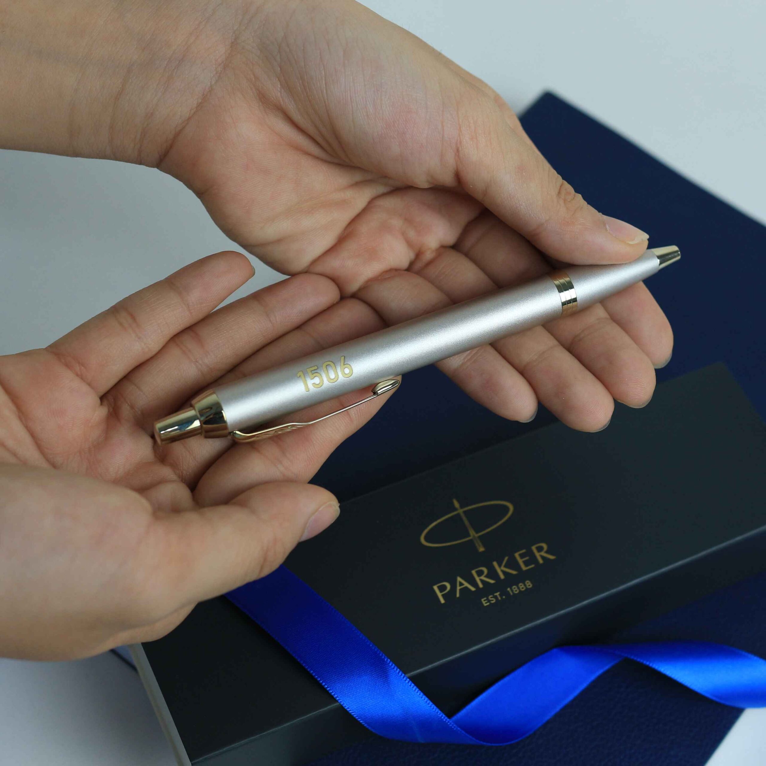 Parker IM có thiết kế dáng thuôn nhẹ về phía đầu bút