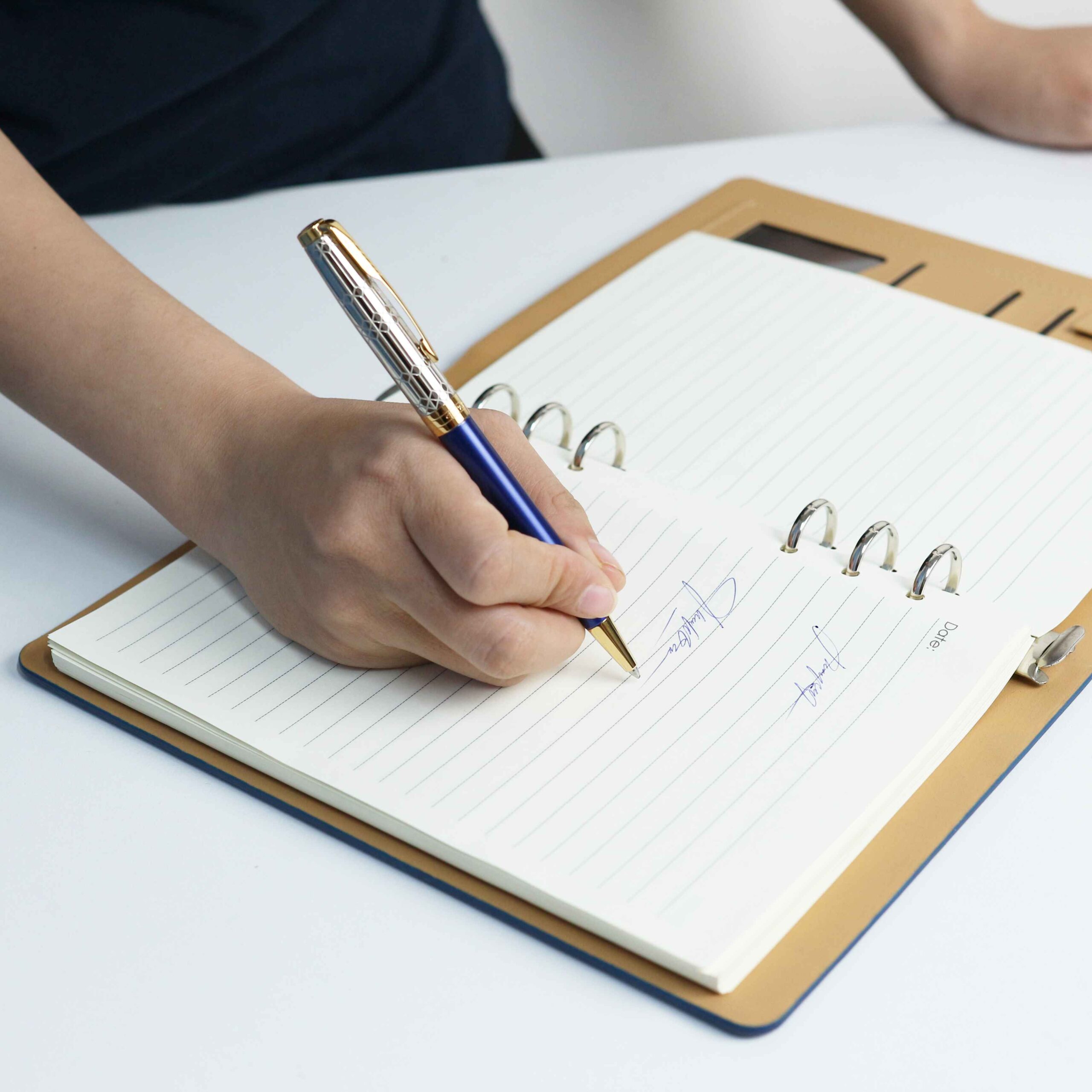 Bút ký Sonnet của Parker không gây cảm giác mỏi tay khi sử dụng, viết mượt mà hơn
