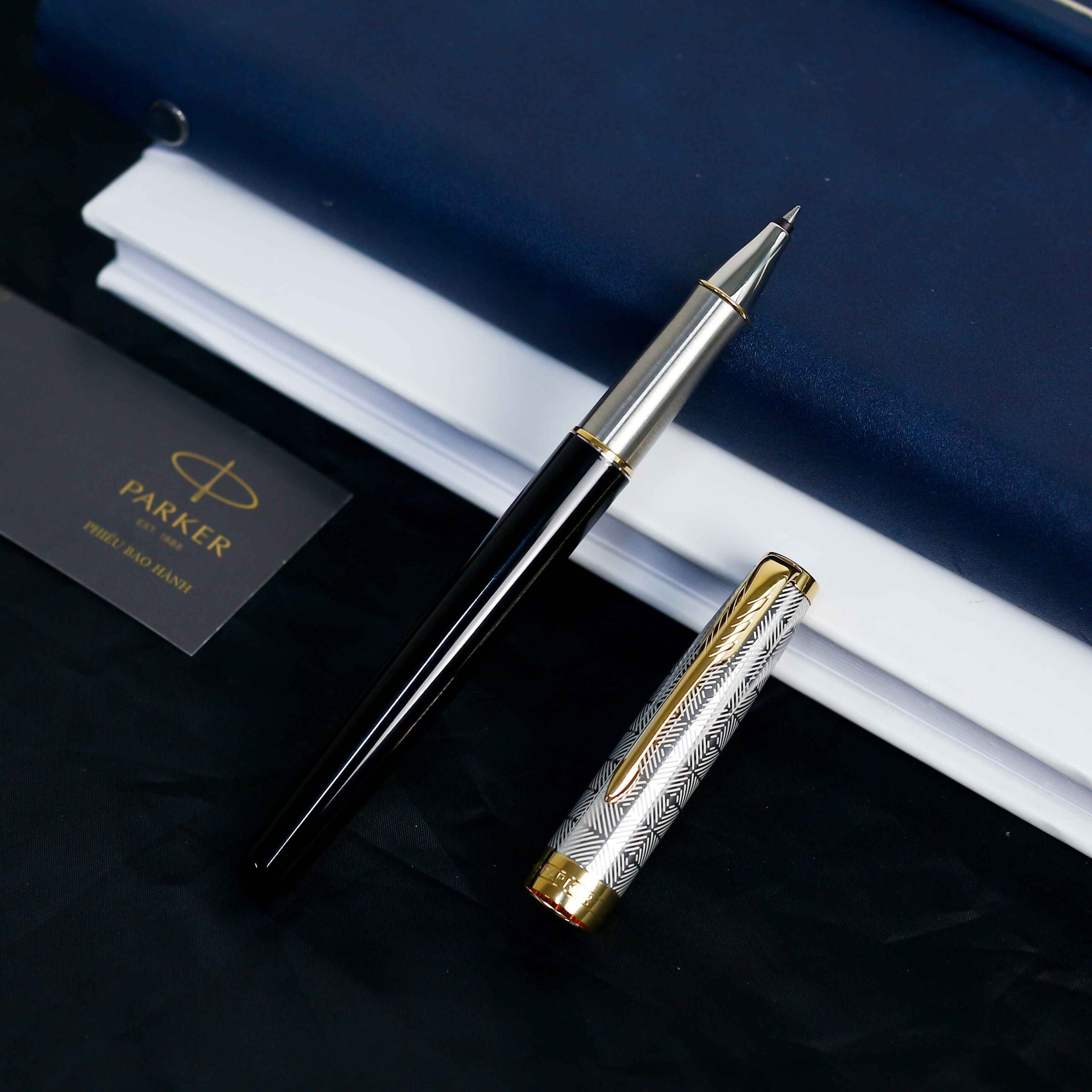 Bút ký Parker Sonnet France phù hợp với doanh nhân, quản lý hoặc người thích sưu tầm bút cao cấp