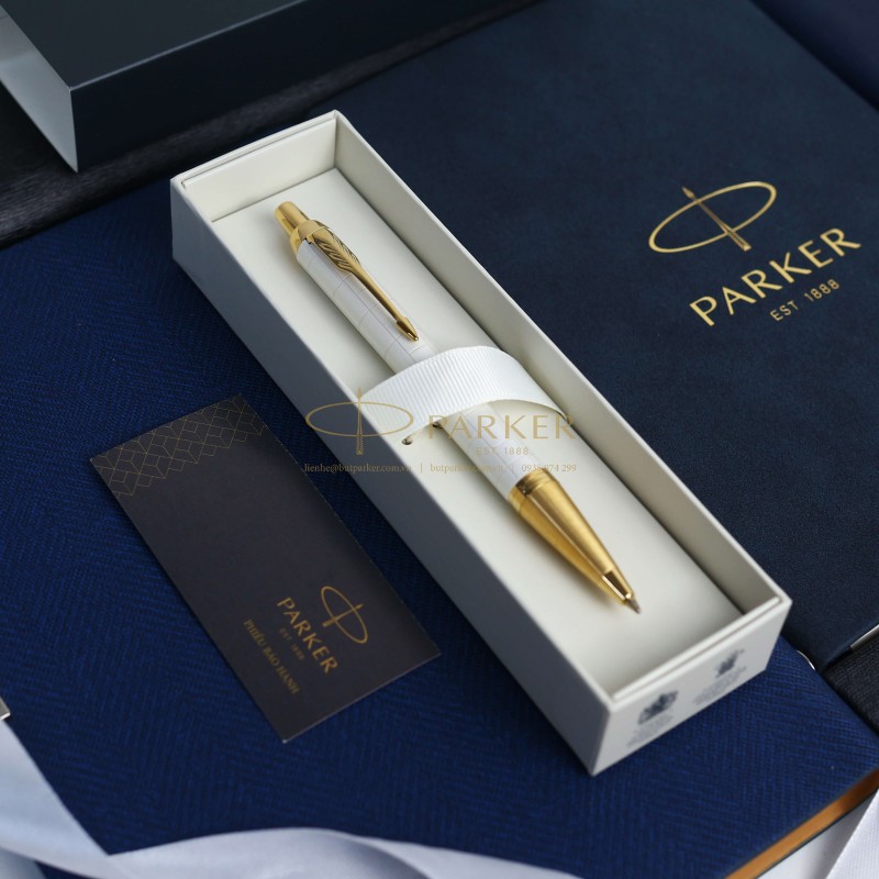 Bút ký tặng sếp nam nên màu vàng gold, bạc để thể hiện quyền lực Bút ký tặng sếp nam nên màu vàng gold, bạc để thể hiện quyền lực
