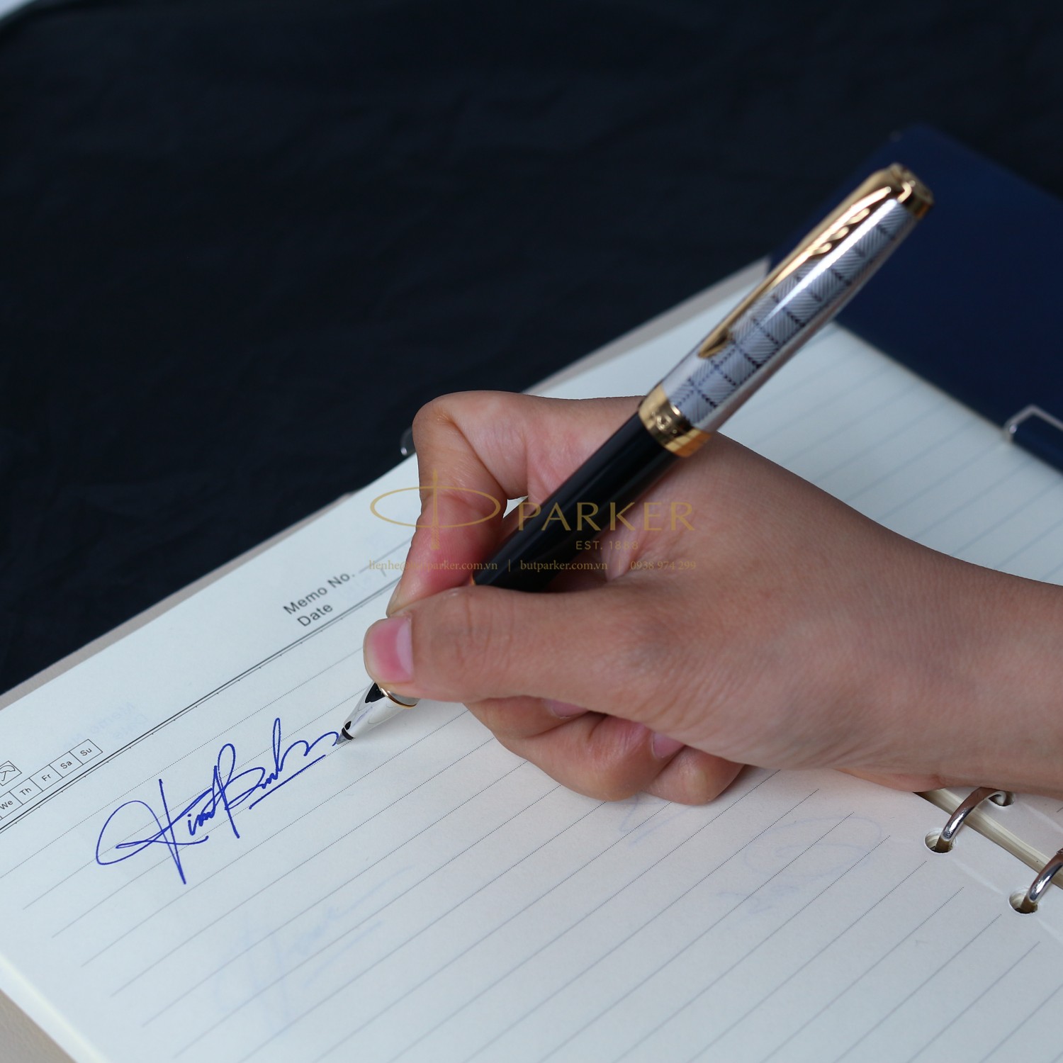 Parker Sonnet là dòng bút lông bi cao cấp, phù hợp tặng sếp, lãnh đạo