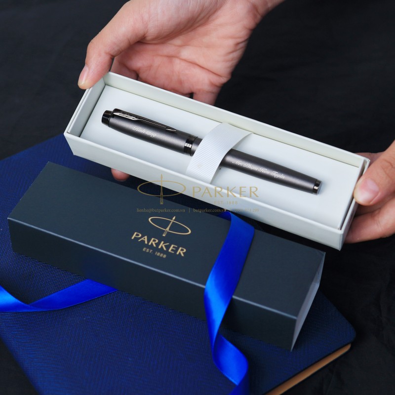 Butparker.com.vn phân phối bút máy chính hãng, có hộp đựng, tem nhãn đúng chuẩn