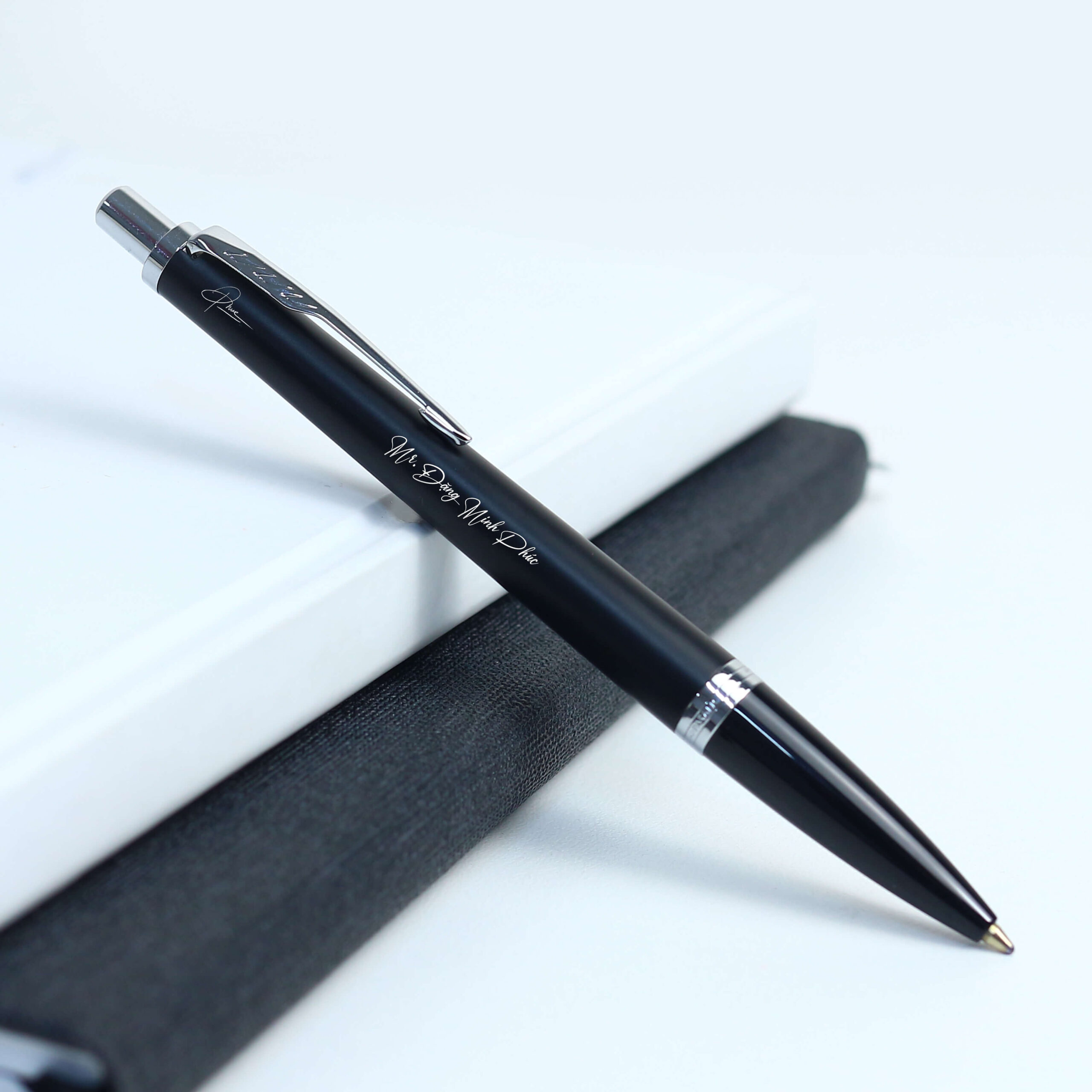 Butparker.com.vn chuyên khắc tên, khắc logo doanh nghiệp lên bút Parker theo yêu cầu Butparker.com.vn chuyên khắc tên, khắc logo doanh nghiệp lên bút Parker theo yêu cầu